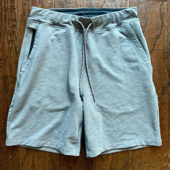 Vineyard Vines Shorts Mens On The Go Performance Gray Elastic Waist 5” inseam S - Picture 1 of 5